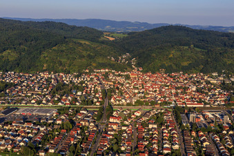 Photographie aérienne de Vue de la ville au bord de l'Odenwald depuis l'ouest à Hemsbach dans le département Bade-Wurtemberg, Allemagne