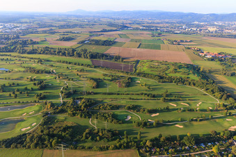 Vue aérienne de Terrain de golf Heddesheim Gut Neuzenhof à Heddesheim dans le département Bade-Wurtemberg, Allemagne