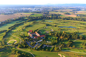Photographie aérienne de Boutique de golf Gut Neuzenhof, restaurant Gut Neuzenhof et spa de jour Anke Bader au club de golf - Terrain de golf Heddesheim Gut Neuzenhof à Heddesheim dans le département Bade-Wurtemberg, Allemagne