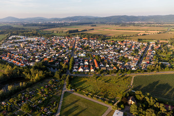 Photographie aérienne de Du sud-ouest à le quartier Hüttenfeld in Lampertheim dans le département Hesse, Allemagne