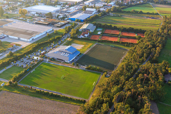 Vue aérienne de Terrains de sport du Tennisclub Olympia Lorsch eV et du TVGG Lorsch à Lorsch dans le département Hesse, Allemagne