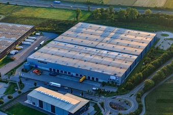 Vue aérienne de Centre logistique de Caterpillar GmbH à Lorsch dans le département Hesse, Allemagne