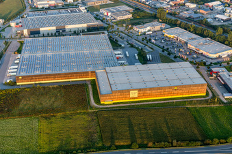 Vue oblique de Complexe immobilier et terrain du centre logistique du centre de distribution d'Alnatura à Lorsch dans le département Hesse, Allemagne