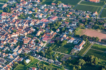 Vue aérienne de Vue des rues et des maisons dans les quartiers résidentiels à le quartier Nußdorf in Landau in der Pfalz dans le département Rhénanie-Palatinat, Allemagne