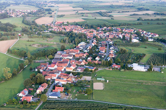 Oberhausen dans le département Rhénanie-Palatinat, Allemagne depuis l'avion