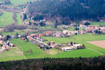 Vue aérienne de Friedhofstr à le quartier Wahlen in Grasellenbach dans le département Hesse, Allemagne