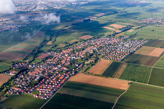 Vue oblique de Essingen dans le département Rhénanie-Palatinat, Allemagne