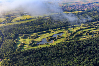 Vue aérienne de Terrain de golf Landgut Dreihof - GOLF absolu à le quartier Dreihof in Essingen dans le département Rhénanie-Palatinat, Allemagne
