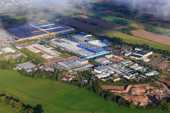 Vue aérienne de Parc industriel de Landau-Ost avec Michelin Tire Works Landau, APL Automobile Testing Technology Landau GmbH, Rose Druck GmbH, RONAL GmbH et APL Automobile Testing Technology Landau GmbH à Landau in der Pfalz dans le département Rhénanie-Palatinat, Allemagne