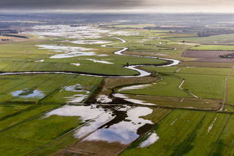 Vue aérienne de Embouchure du fleuve Varde dans la baie de Ho de la mer du Nord, dans le sud du Danemark à Varde dans le département Syddanmark, Danemark