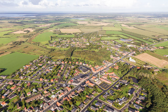 Vue aérienne de Vue des rues et des maisons dans les quartiers résidentiels à Outrup dans le département Syddanmark, Danemark