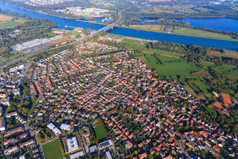 Vue aérienne de Vue d'ensemble de la ville devant le pont du Rhin à le quartier Maximiliansau in Wörth am Rhein dans le département Rhénanie-Palatinat, Allemagne