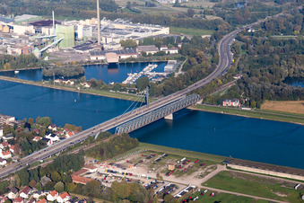 Vue aérienne de Pont du Rhin de Maxau vu du sud-ouest à le quartier Maximiliansau in Wörth am Rhein dans le département Rhénanie-Palatinat, Allemagne