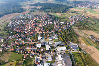 Vue aérienne de Du sud à le quartier Göbrichen in Neulingen dans le département Bade-Wurtemberg, Allemagne