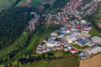 Vue aérienne de Zone industrielle Otto-Hahn-Straße à le quartier Dürrn in Ölbronn-Dürrn dans le département Bade-Wurtemberg, Allemagne