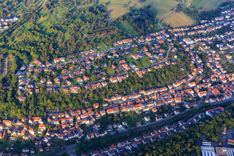 Vue aérienne de Établissement entre Wingertweg et Kraichgaustr à Ispringen dans le département Bade-Wurtemberg, Allemagne