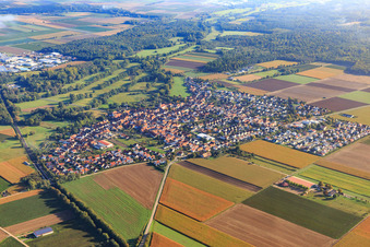 Vue aérienne de Aperçu de l'emplacement entre les nuages du sud-ouest à Steinweiler dans le département Rhénanie-Palatinat, Allemagne