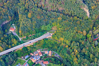 Vue aérienne de Portail du tunnel B10 du tunnel de Kostenfels à Rinnthal dans le département Rhénanie-Palatinat, Allemagne