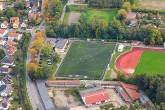 Vue aérienne de Terrain en gazon synthétique au stade Franz-Hage et service de montage Thieme GmbH à Bellheim dans le département Rhénanie-Palatinat, Allemagne