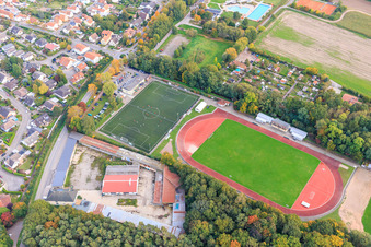 Vue aérienne de Terrain en gazon synthétique au stade Franz-Hage à Bellheim dans le département Rhénanie-Palatinat, Allemagne