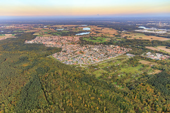 Vue aérienne de Vue de la ville depuis l'ouest à Jockgrim dans le département Rhénanie-Palatinat, Allemagne