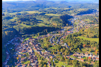 Vue aérienne de Vue d'ensemble du village de Wieslautertal depuis l'est à Bundenthal dans le département Rhénanie-Palatinat, Allemagne