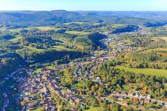 Vue aérienne de Vue d'ensemble du village de Wieslautertal depuis l'est à Bundenthal dans le département Rhénanie-Palatinat, Allemagne