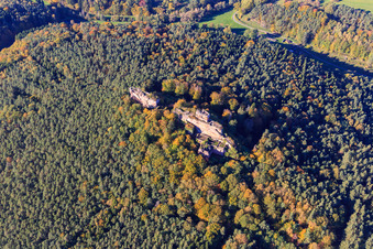 Vue oblique de Ruines du château de Drachenfels à Busenberg dans le département Rhénanie-Palatinat, Allemagne
