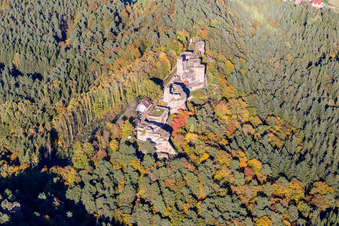 Dahn dans le département Rhénanie-Palatinat, Allemagne vu d'un drone