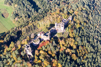 Vue oblique de Châteaux d'Altdahn et de Neudahn à Dahn dans le département Rhénanie-Palatinat, Allemagne