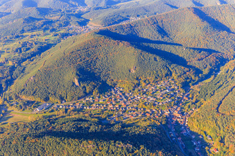 Vue aérienne de Vue du village dans la forêt du Palatinat depuis le sud à Lug dans le département Rhénanie-Palatinat, Allemagne