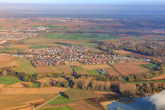 Vue aérienne de Vue de la ville depuis le sud à Kuhardt dans le département Rhénanie-Palatinat, Allemagne