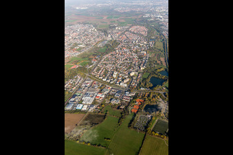 Vue aérienne de Vue des rues et des maisons dans les quartiers résidentiels à le quartier Sankt Ilgen in Leimen dans le département Bade-Wurtemberg, Allemagne