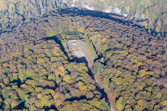 Vue aérienne de Cimetière d'honneur à le quartier Königstuhl in Heidelberg dans le département Bade-Wurtemberg, Allemagne