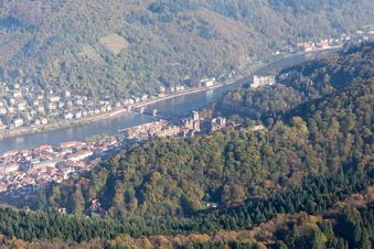 Vue aérienne de Vallée du Neckar à le quartier Kernaltstadt in Heidelberg dans le département Bade-Wurtemberg, Allemagne
