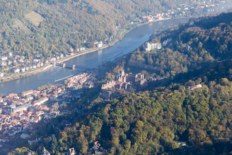 Vue aérienne de Vieille ville, Vieux Pont sur le Neckar, Château à le quartier Kernaltstadt in Heidelberg dans le département Bade-Wurtemberg, Allemagne