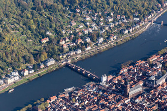 Vue aérienne de Vieux pont, Ziegelhäuser Landstr à le quartier Neuenheim in Heidelberg dans le département Bade-Wurtemberg, Allemagne