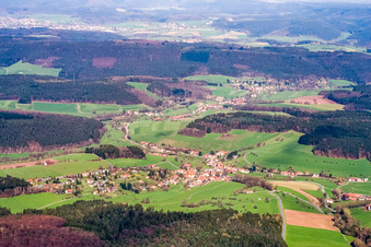 Vue aérienne de Du sud à le quartier Güttersbach in Mossautal dans le département Hesse, Allemagne