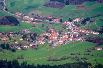 Vue aérienne de Du sud-ouest à le quartier Güttersbach in Mossautal dans le département Hesse, Allemagne