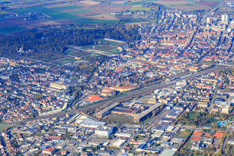 Vue aérienne de Vue de la ville depuis le sud-est à Schwetzingen dans le département Bade-Wurtemberg, Allemagne