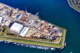 Vue aérienne de Quai à bateaux du Motorboat Sports Club Germersheim eV et Dyckerhoff Beton GmbH & Co. KG à Germersheim dans le département Rhénanie-Palatinat, Allemagne