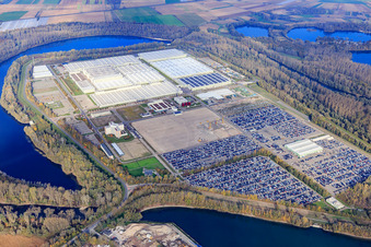 Insel Grün avec MOSOLF Logistics & Services GmbH et Mercedes-Benz Global Logistics Center à Germersheim dans le département Rhénanie-Palatinat, Allemagne d'en haut