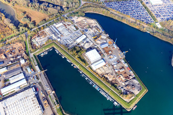 Vue aérienne de Quai à bateaux du Motorboat Sports Club Germersheim eV et de Dyckerhoff Beton GmbH & Co. KG, BTE Stelcon GmbH et Freyer GmbH à Germersheim dans le département Rhénanie-Palatinat, Allemagne