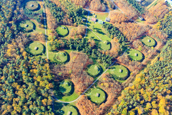Vue aérienne de Parc de réservoirs TanQuid Nato FBG dans la forêt à Bellheim dans le département Rhénanie-Palatinat, Allemagne