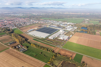 Vue aérienne de Centre logistique Mercedes Benz à Interpark à Offenbach an der Queich dans le département Rhénanie-Palatinat, Allemagne