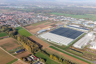 Vue aérienne de Centre logistique Mercedes Benz à Interpark à Offenbach an der Queich dans le département Rhénanie-Palatinat, Allemagne