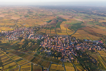 Enregistrement par drone de Quartier Schweigen in Schweigen-Rechtenbach dans le département Rhénanie-Palatinat, Allemagne