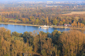 Vue aérienne de Ferry du Rhin à Leimersheim à le quartier Leopoldshafen in Eggenstein-Leopoldshafen dans le département Bade-Wurtemberg, Allemagne