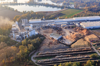 Vue aérienne de Zone industrielle Konrad-Nolte-Straße du sud-est avec Rheinspan GmbH & Co. KG à Germersheim dans le département Rhénanie-Palatinat, Allemagne