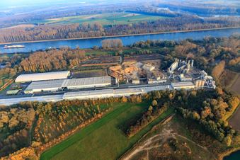 Vue aérienne de Zone industrielle Konrad-Nolte-Straße depuis l'ouest avec Rheinspan GmbH & Co. KG à Germersheim dans le département Rhénanie-Palatinat, Allemagne